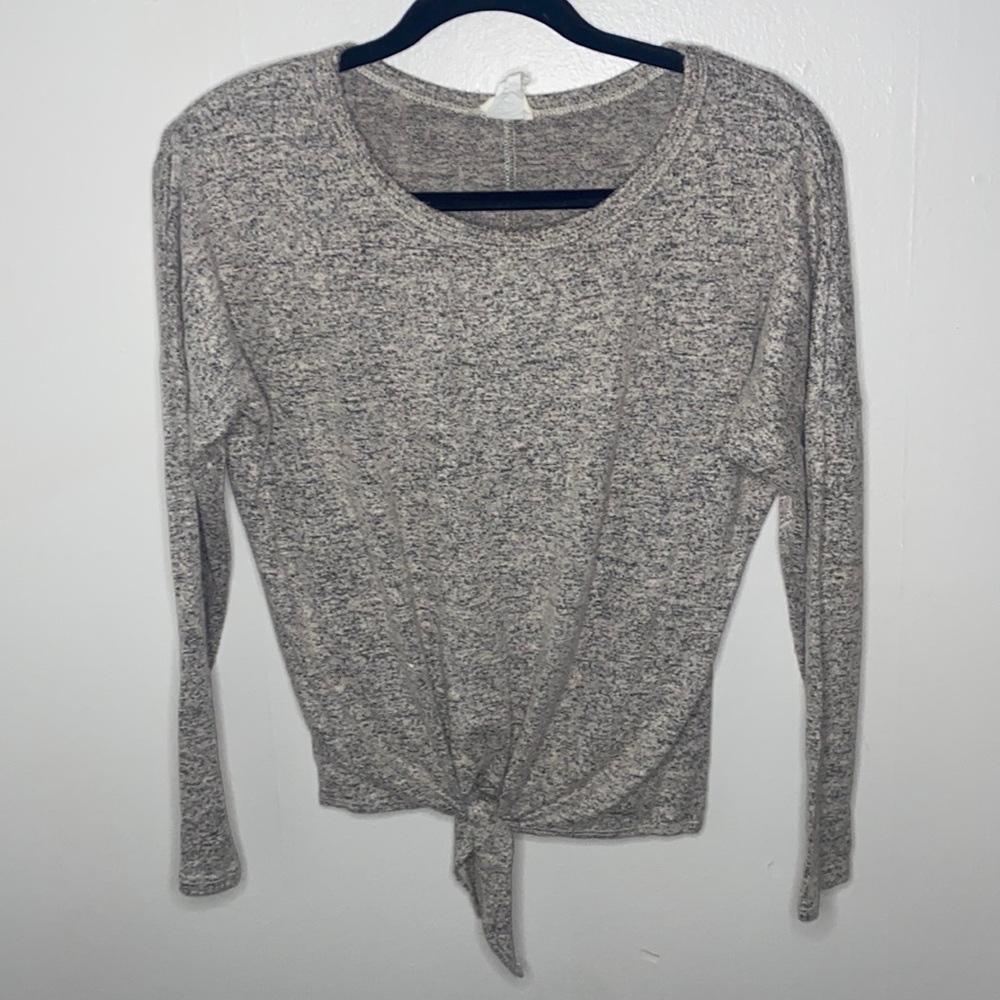 🪿Cute cream lightweight long sleeved top! - Picture 2 of 8